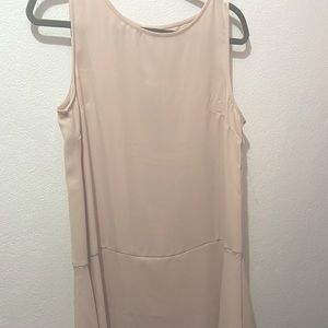 🌸 Flowy blush dress